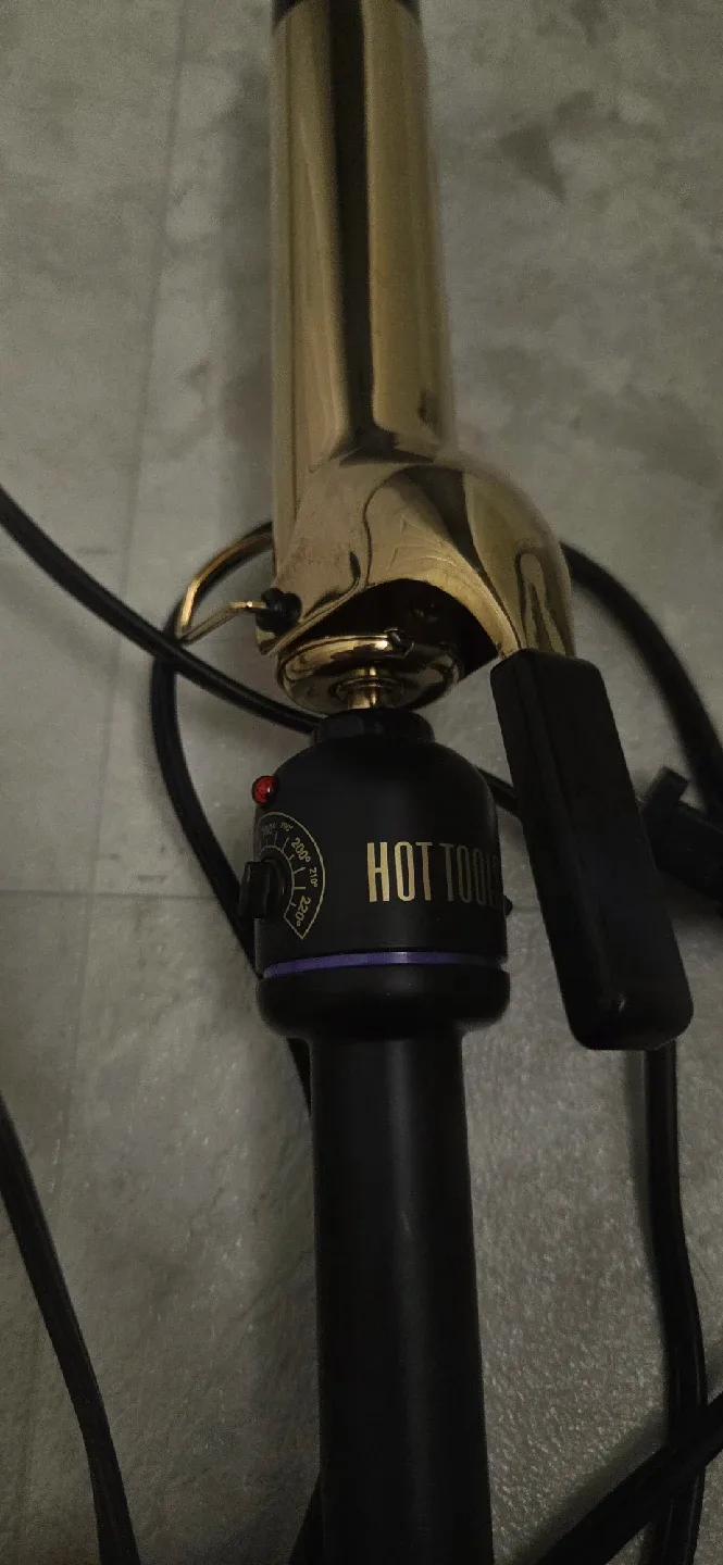 Hot Tools Curling Iron - Gold image indicator(2)