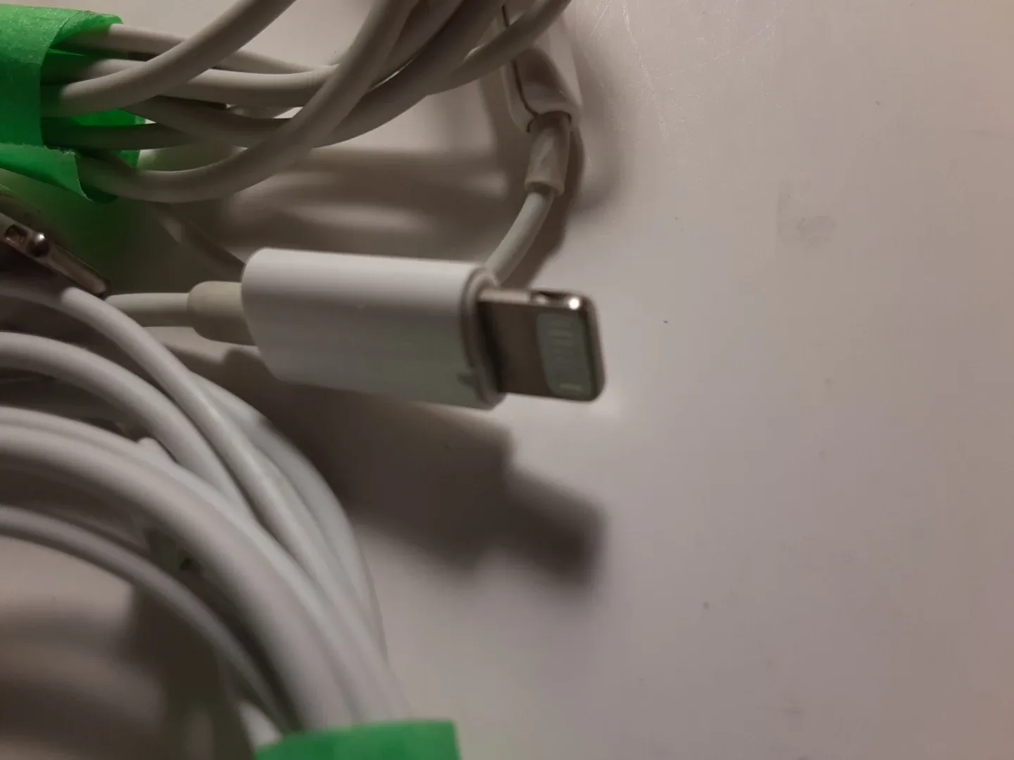 White Apple EarPods With Lightning Connector | x3 image indicator(5)