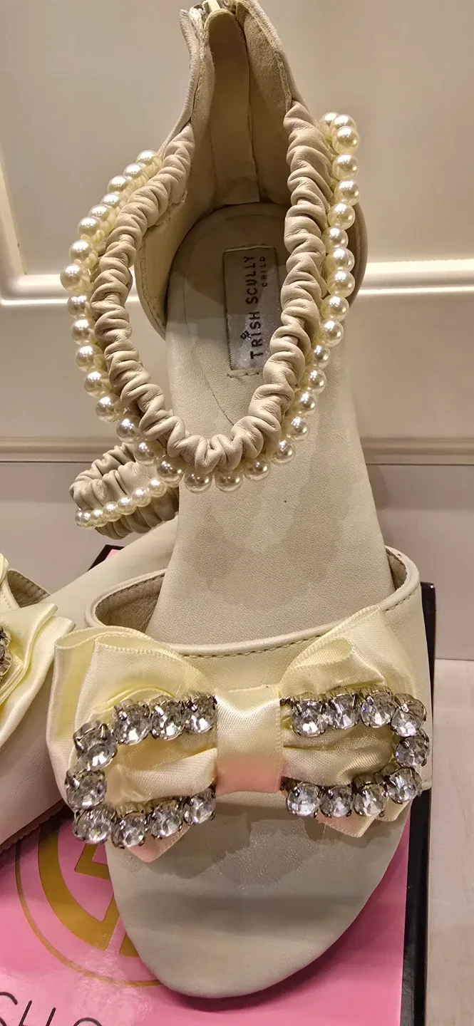 NEW! Girl's Trish Scully Fancy Ivory Pearl Shoes! Size 2 Youth image indicator(4)