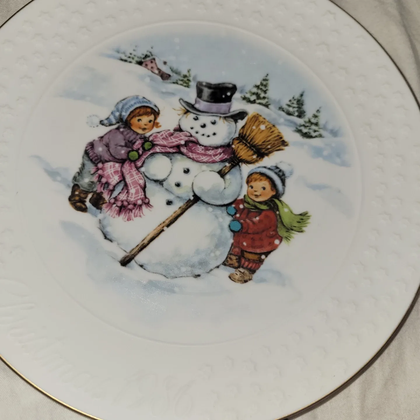 10 Christmas Collector Plates- mixed variety image indicator(8)