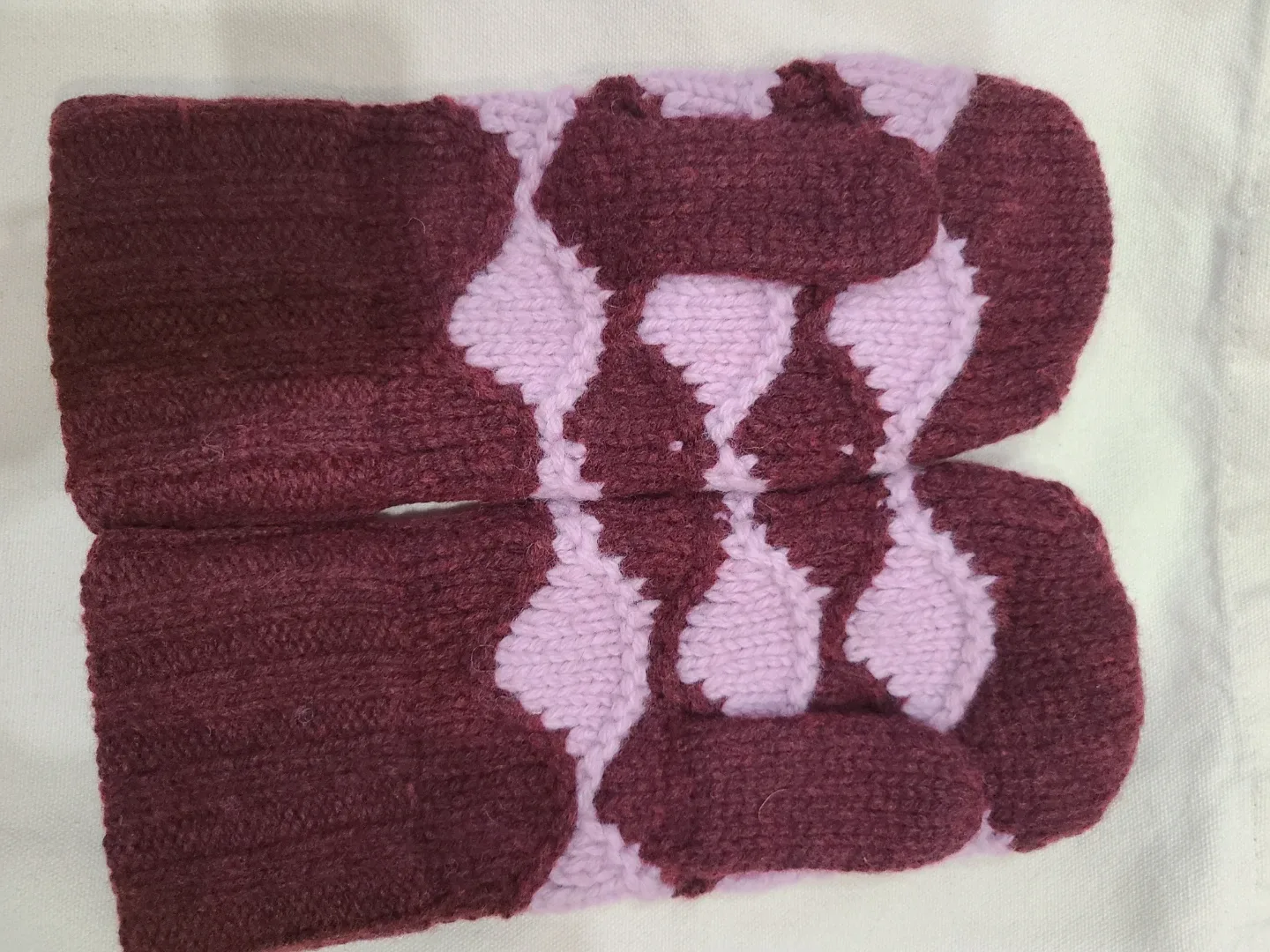 Coach CHK BOB STR MTN Oxblood/Pink Mittens image indicator(5)