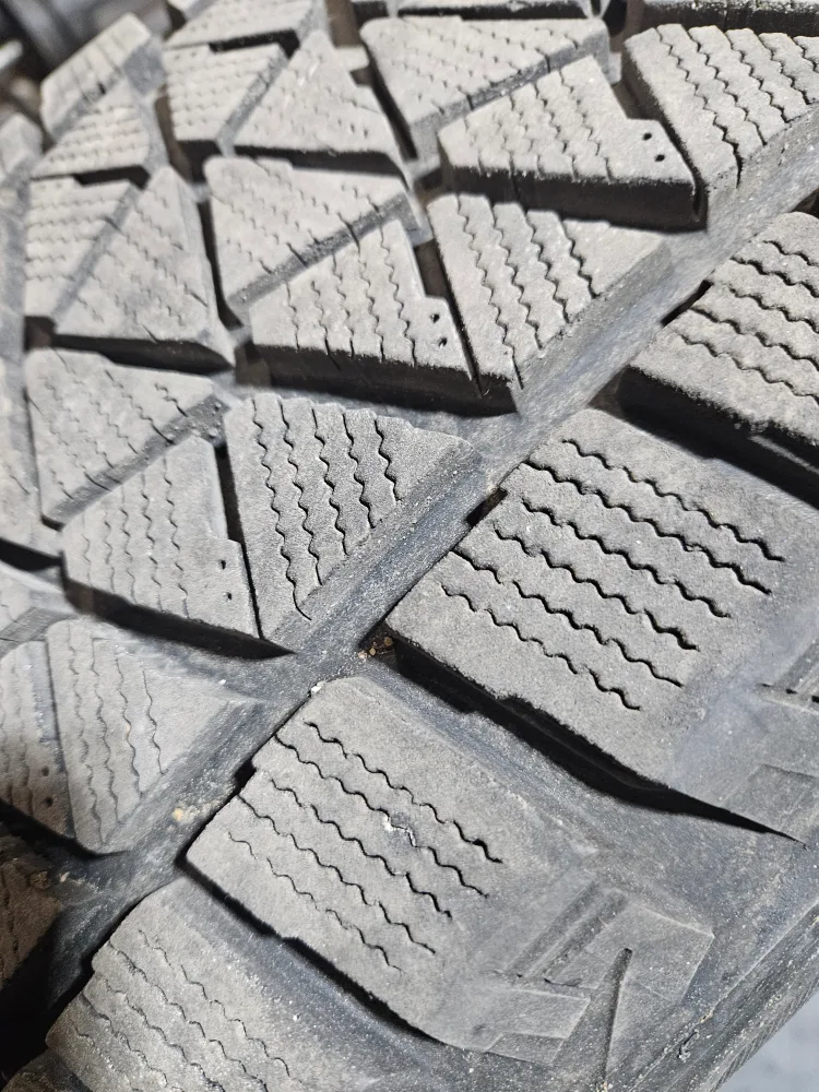 Bridgestone 265/50R20 Tire image indicator(3)