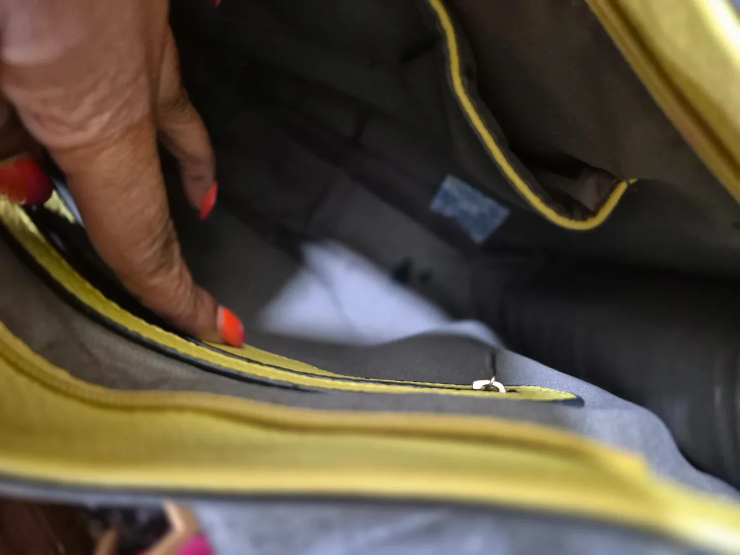 Hobo Mustard Leather Crossbody Shoulder Bag image indicator(4)