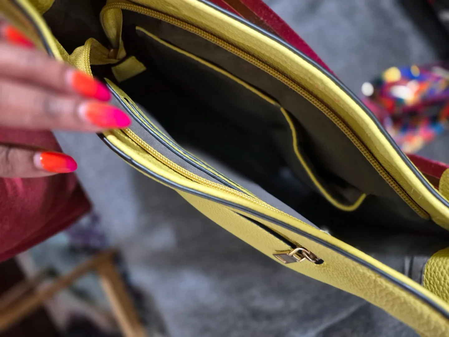 Hobo Mustard Leather Crossbody Shoulder Bag image indicator(5)