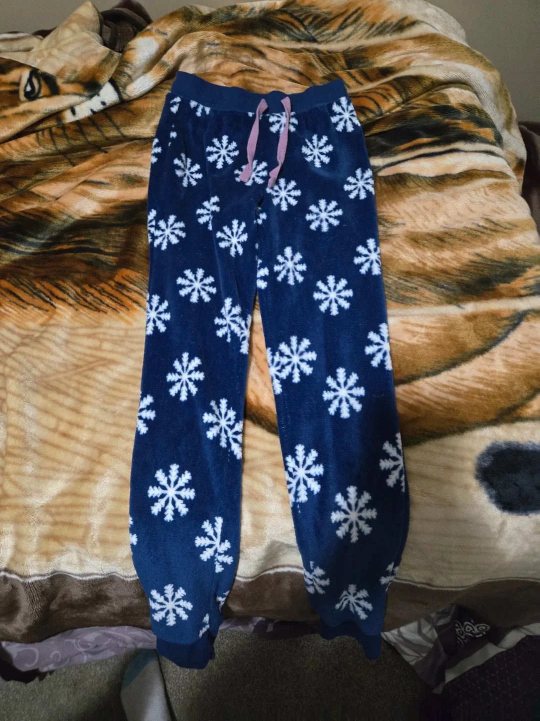 Disney Stitch Sleep In Pajama Set - Size Small image indicator(3)