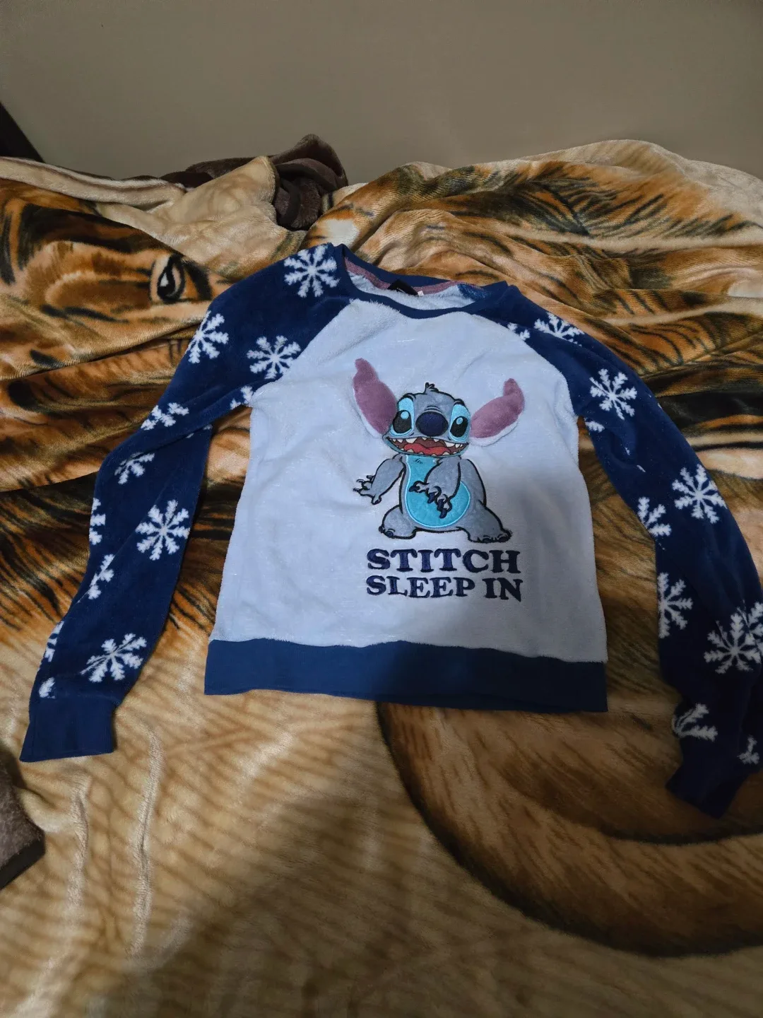 Disney Stitch Sleep In Pajama Set - Size Small image indicator(4)