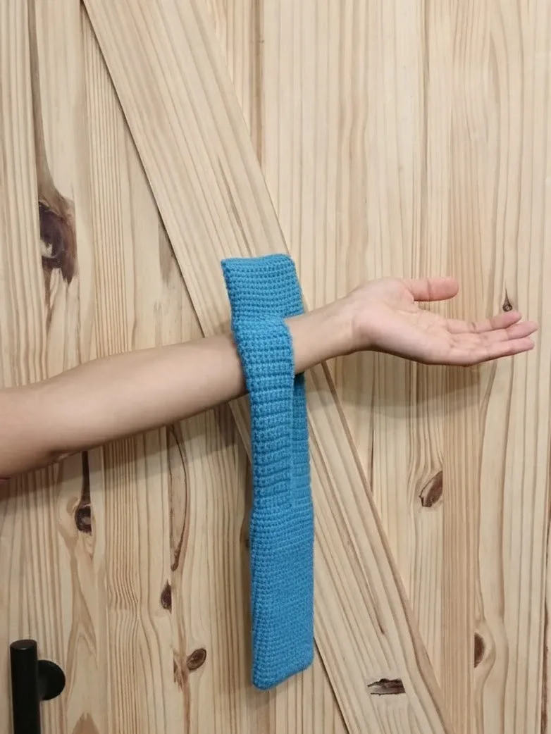 Crocheted phone pocket