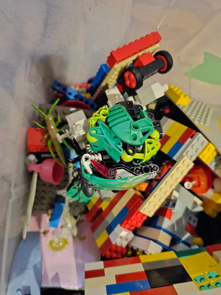 Lego Bonanza 76 litre Bin with bionicles 1970s to early 2000s image indicator(3)