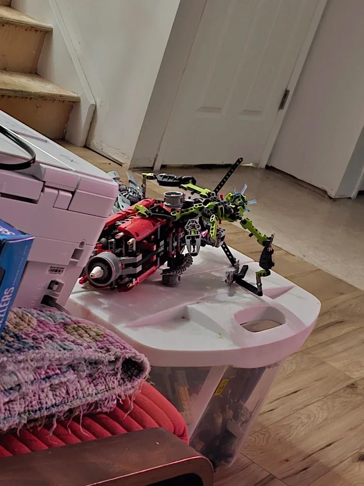 Lego Bonanza 76 litre Bin with bionicles 1970s to early 2000s image indicator(5)