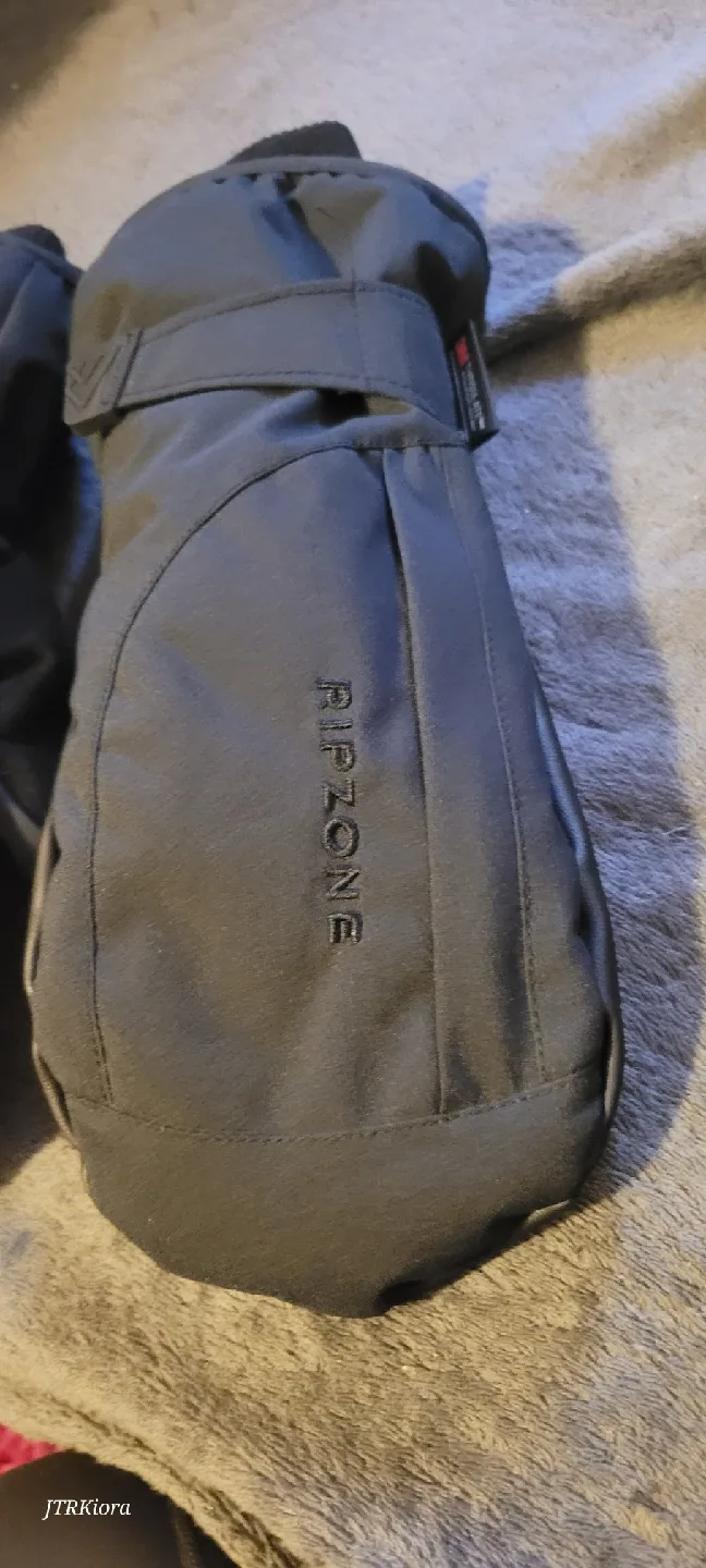 Ripzone Black Mittens.  BNWT image indicator(2)