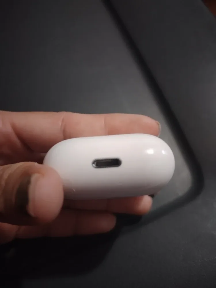 Used Apple AirPods 2nd Generation - White image indicator(3)