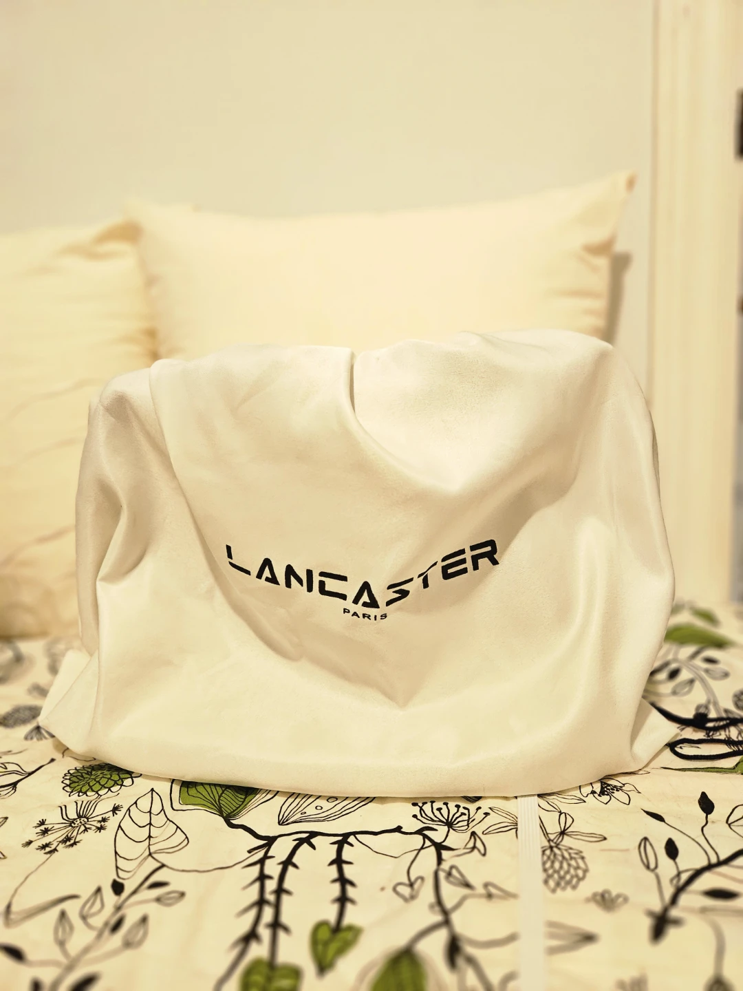 Lancaster Bucket Bag in navy - photo 3