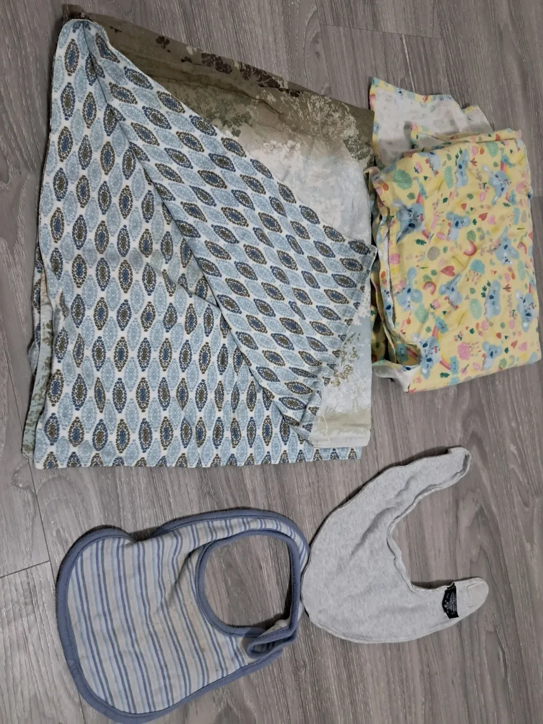 Baby Bibs and Blanket Set thumbnail