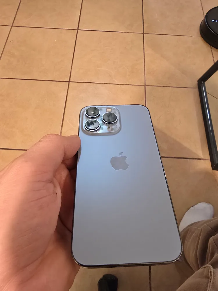 iPhone 13 Pro 256GB - Excellent Condition! image indicator(6)