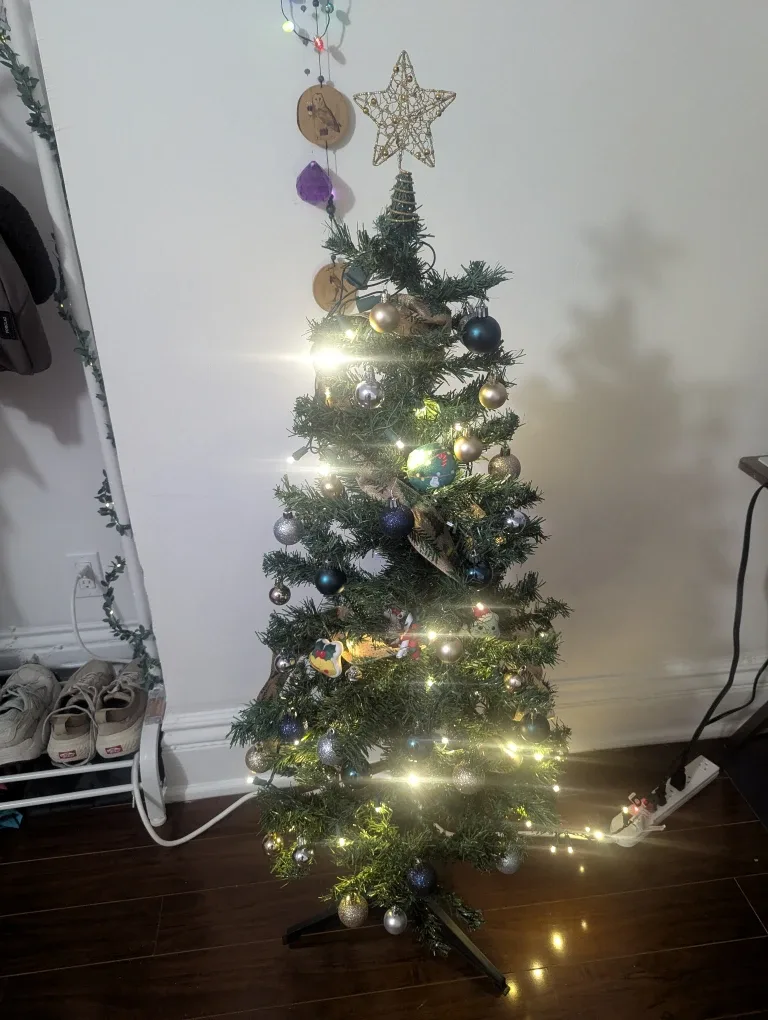 🎄 Christmas Tree 1.2m / 4ft – With Lights & Decorations! 🎄 image indicator(2)