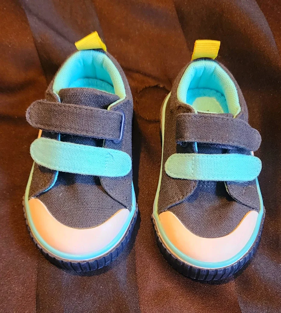 Dino -Source Sneakers - Size 4 Baby