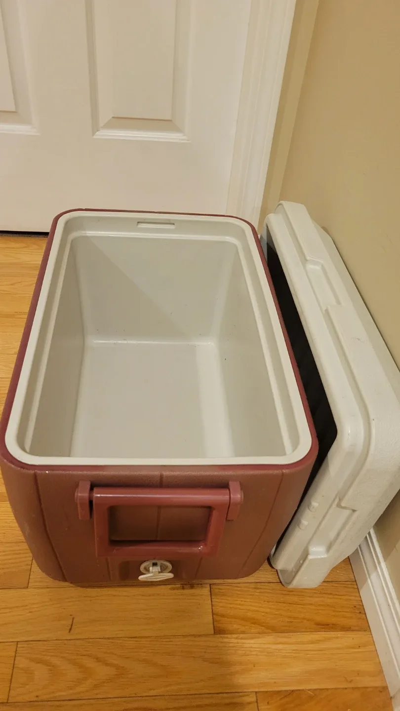 Rare Vintage Collectable Large 48 Quart Coleman Duramate Cooler image indicator(2)