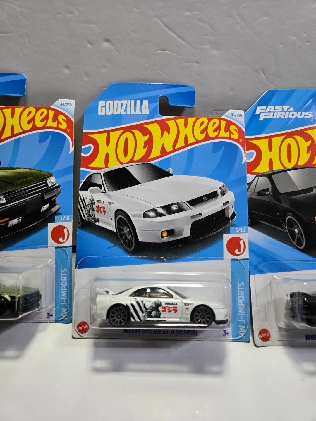 Hot Wheels Nissan Skyline GT-R Diecast Cars image indicator(3)