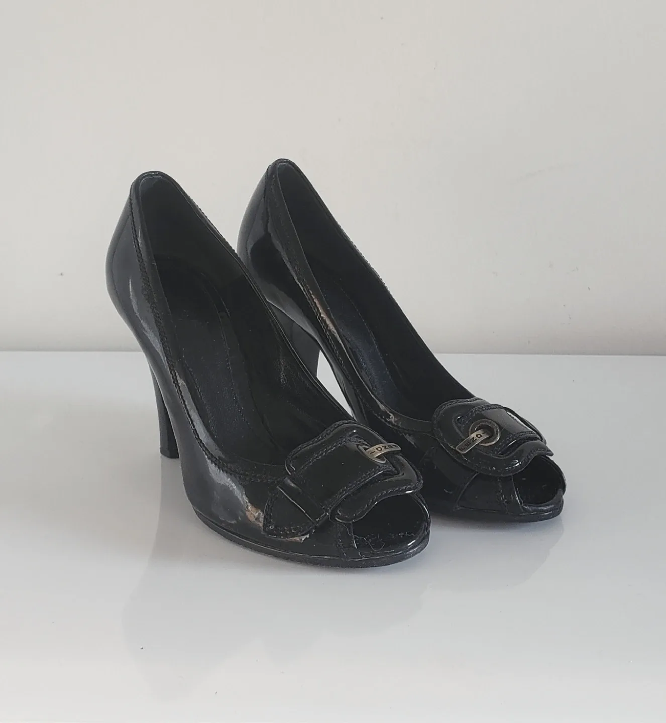 Fendi Patent Leather Black Heel B Buckle Vintage image indicator(2)