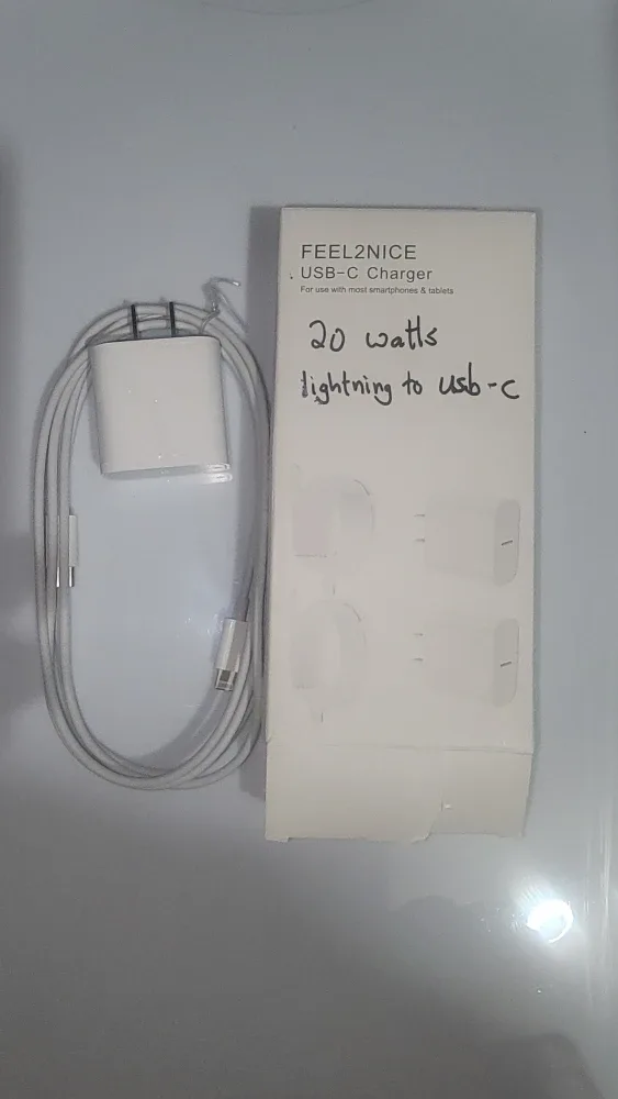 20 Watts USB-C to lightning Charger  (aftermarket) image indicator(2)