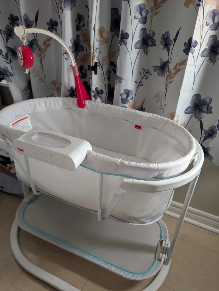 Fisher-Price Soothing Motions Bassinet image indicator(2)