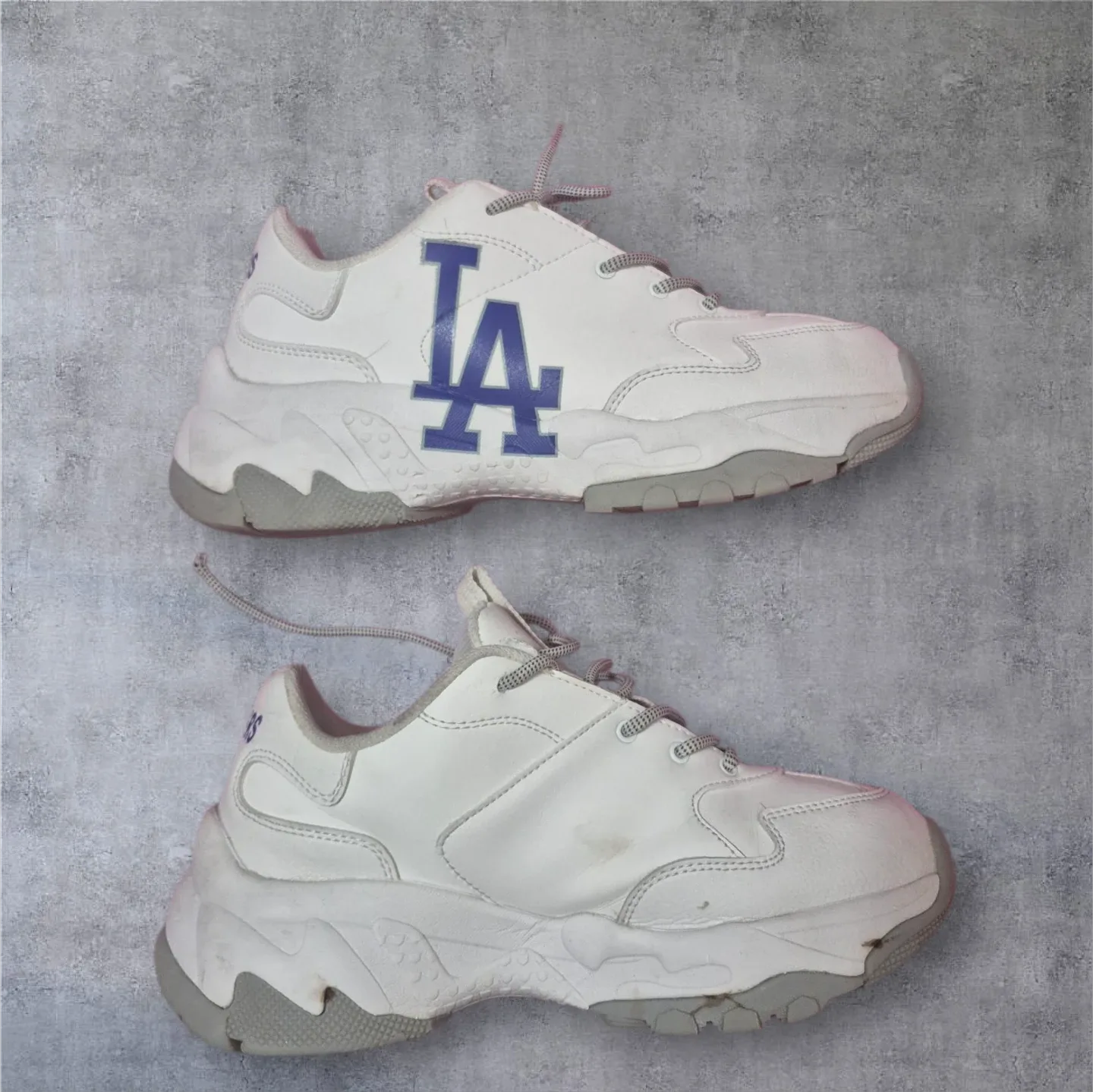 MLB Dodgers Sneakers - Size 7 image indicator(2)