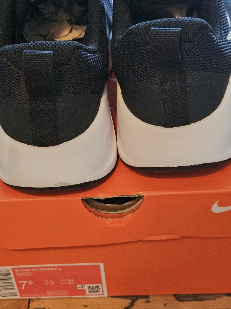 BNIB)Nike W Nike MC Trainer 3 US 7.5 Women's Running Shoes - photo 3