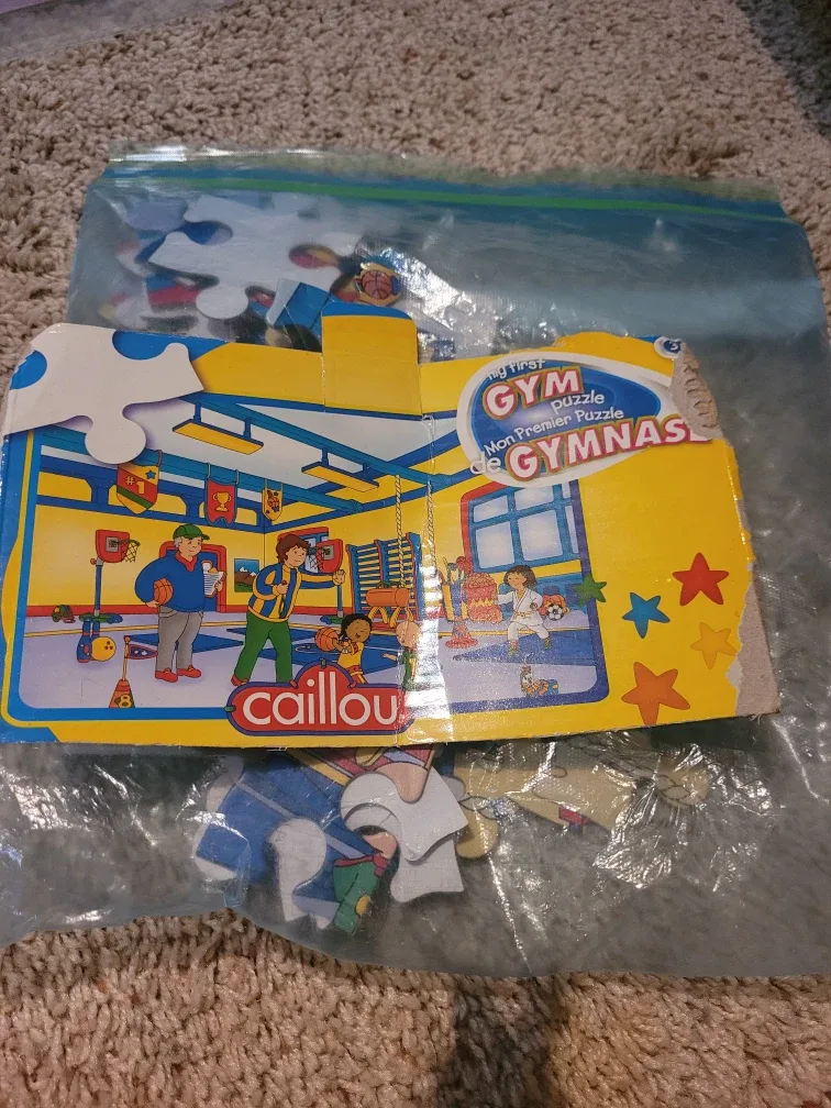 Assorted Kids Puzzles: Caillou, Disney Princess, Toopy&Binoo image indicator(8)