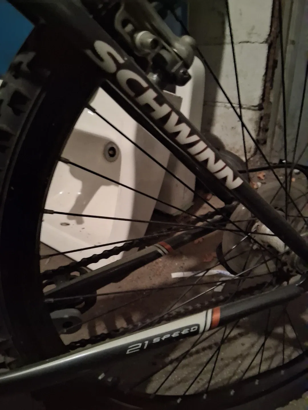 Schwinn 21 Speed Trail Tuned Design Bike image indicator(2)