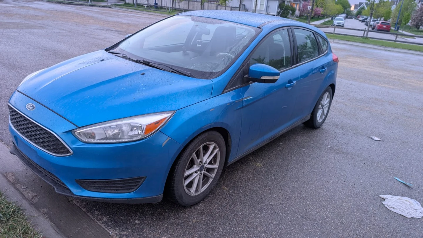 Blue Ford Focus Hatchback - photo 5