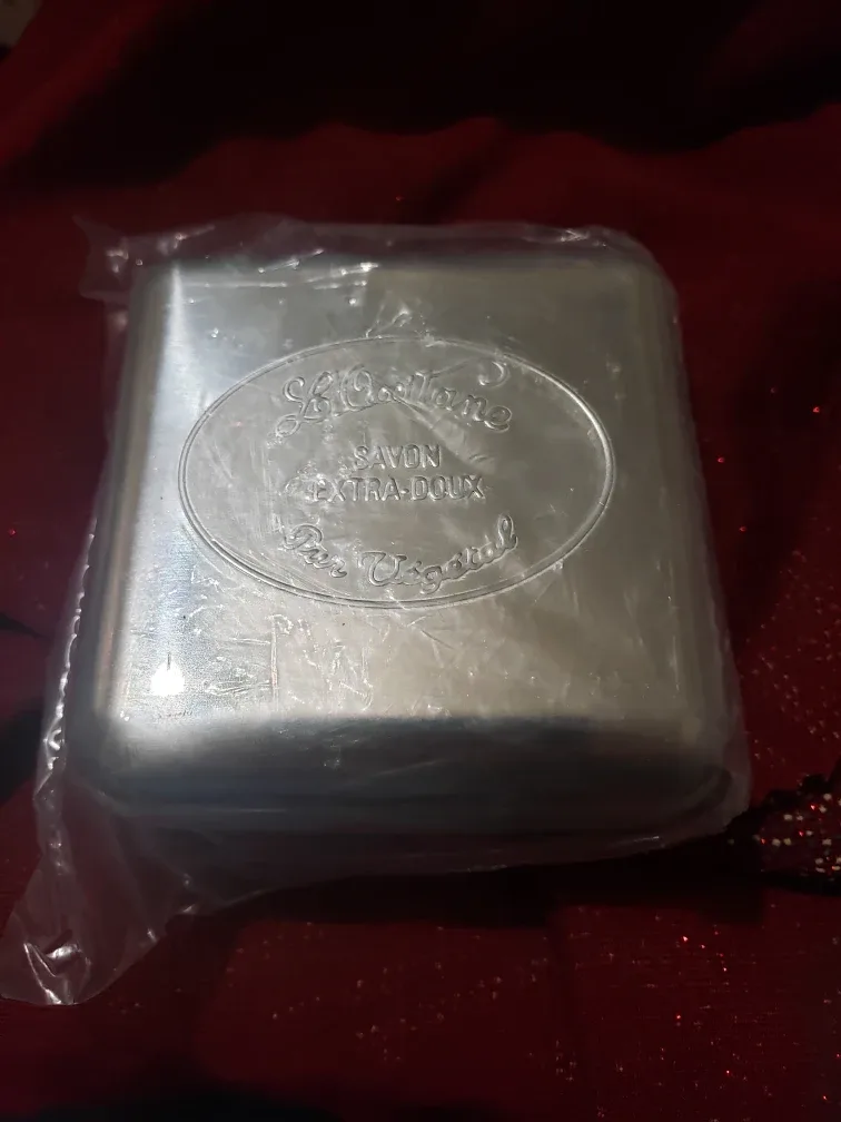 L'Occitane Metal Soap Box 100g - New
