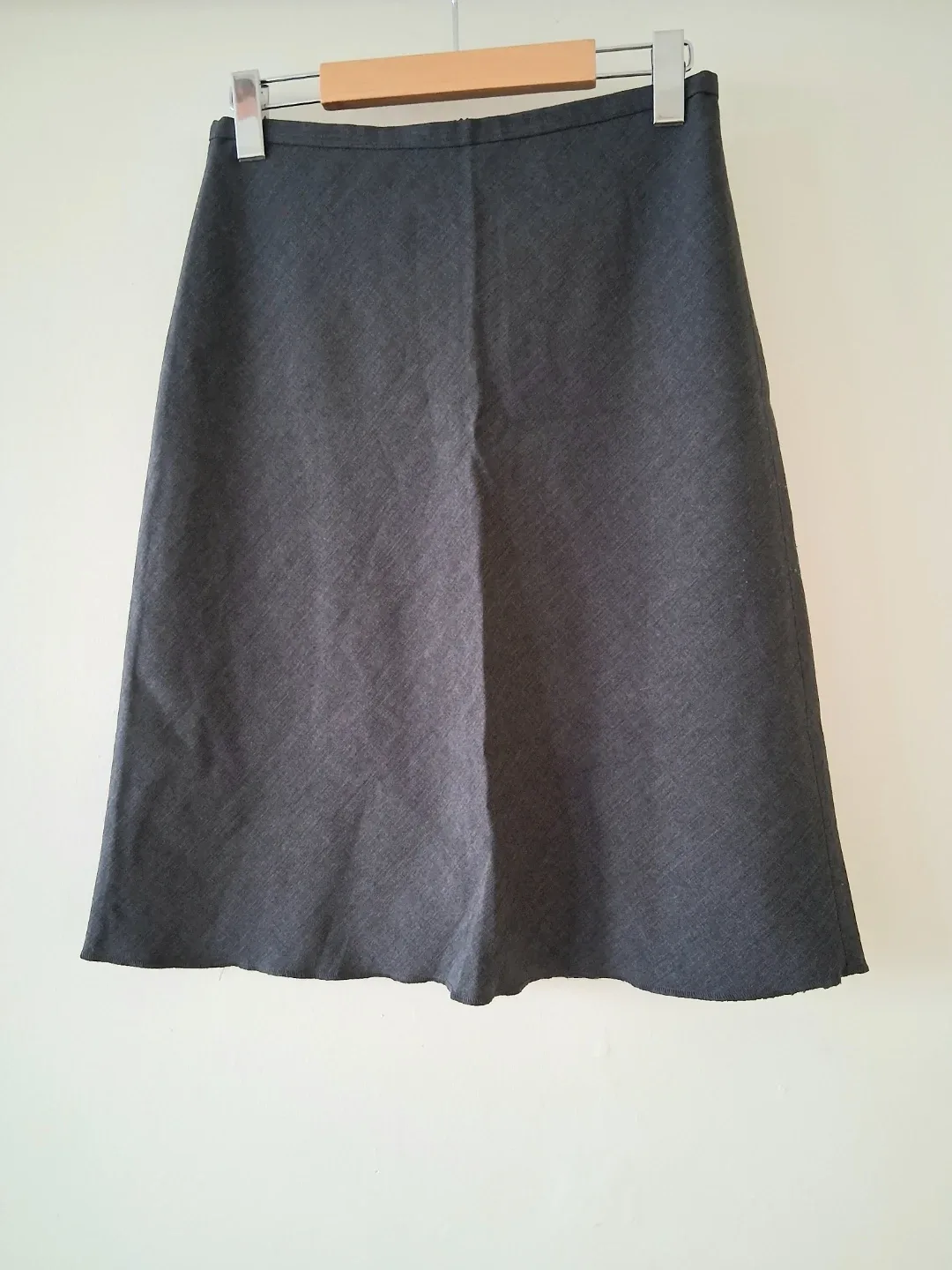 Darker Grey Sz M, Best Offer 💰 or Trade for Plant Cuttings🌷 image indicator(2)