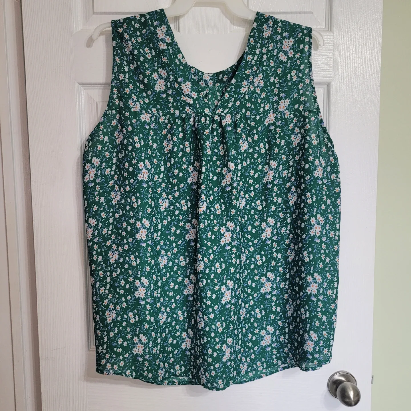 Ladies Size 3X Light Tank Top Blouse image indicator(5)