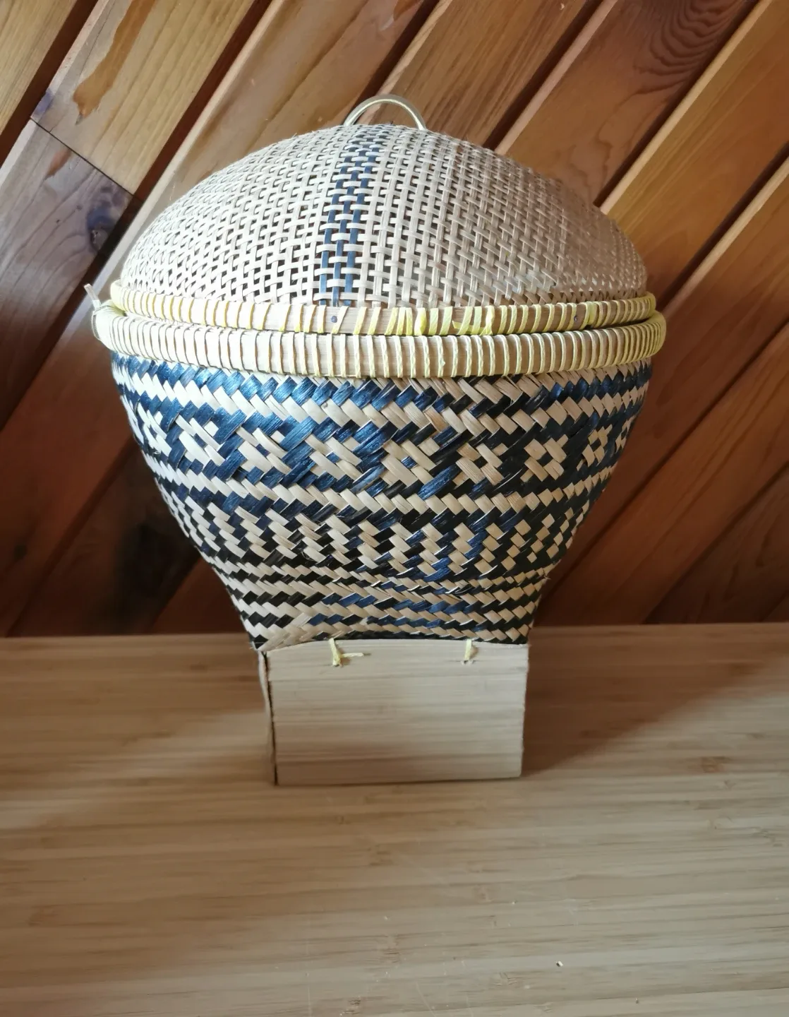 Woven Basket With Lid image indicator(2)