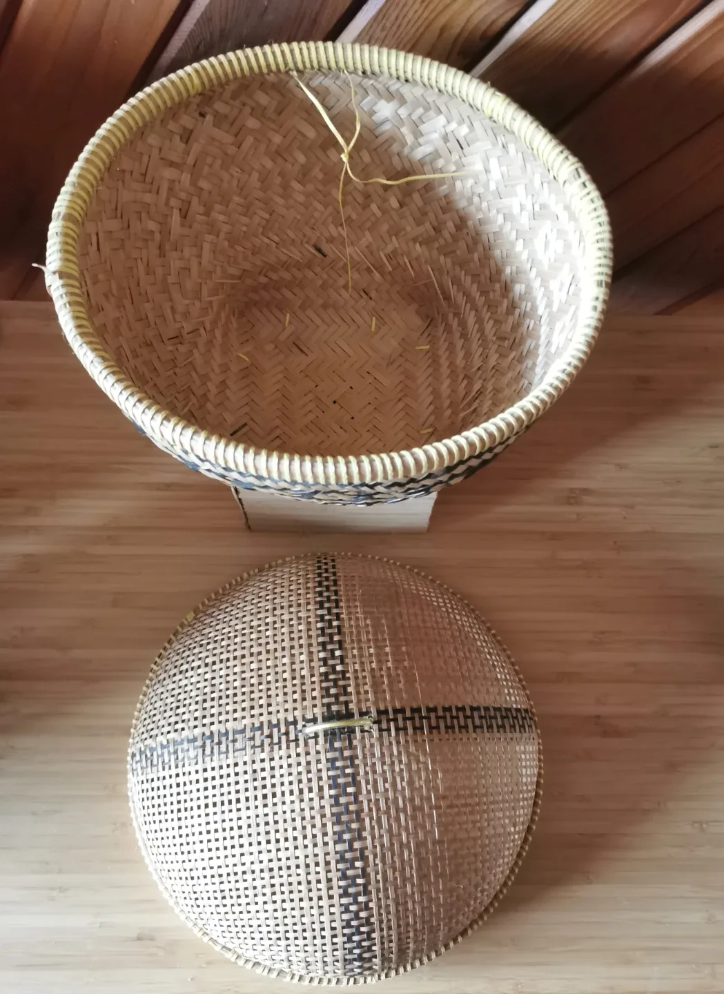 Woven Basket With Lid image indicator(5)