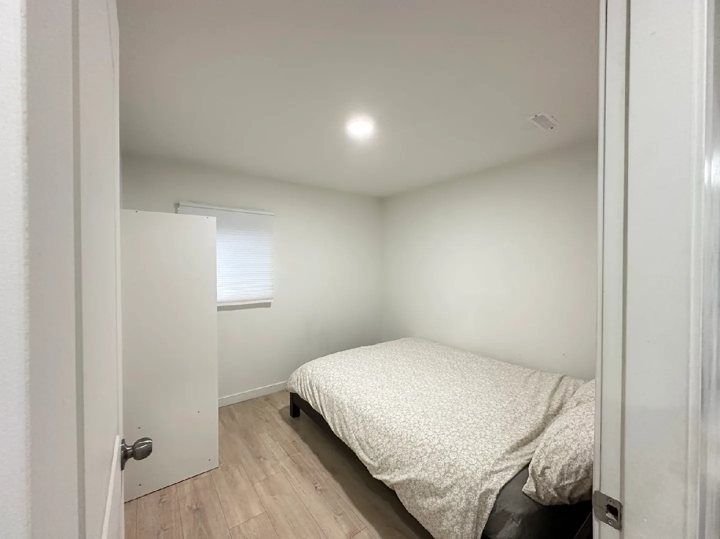 2 bedroom  1 bath - house image indicator(5)