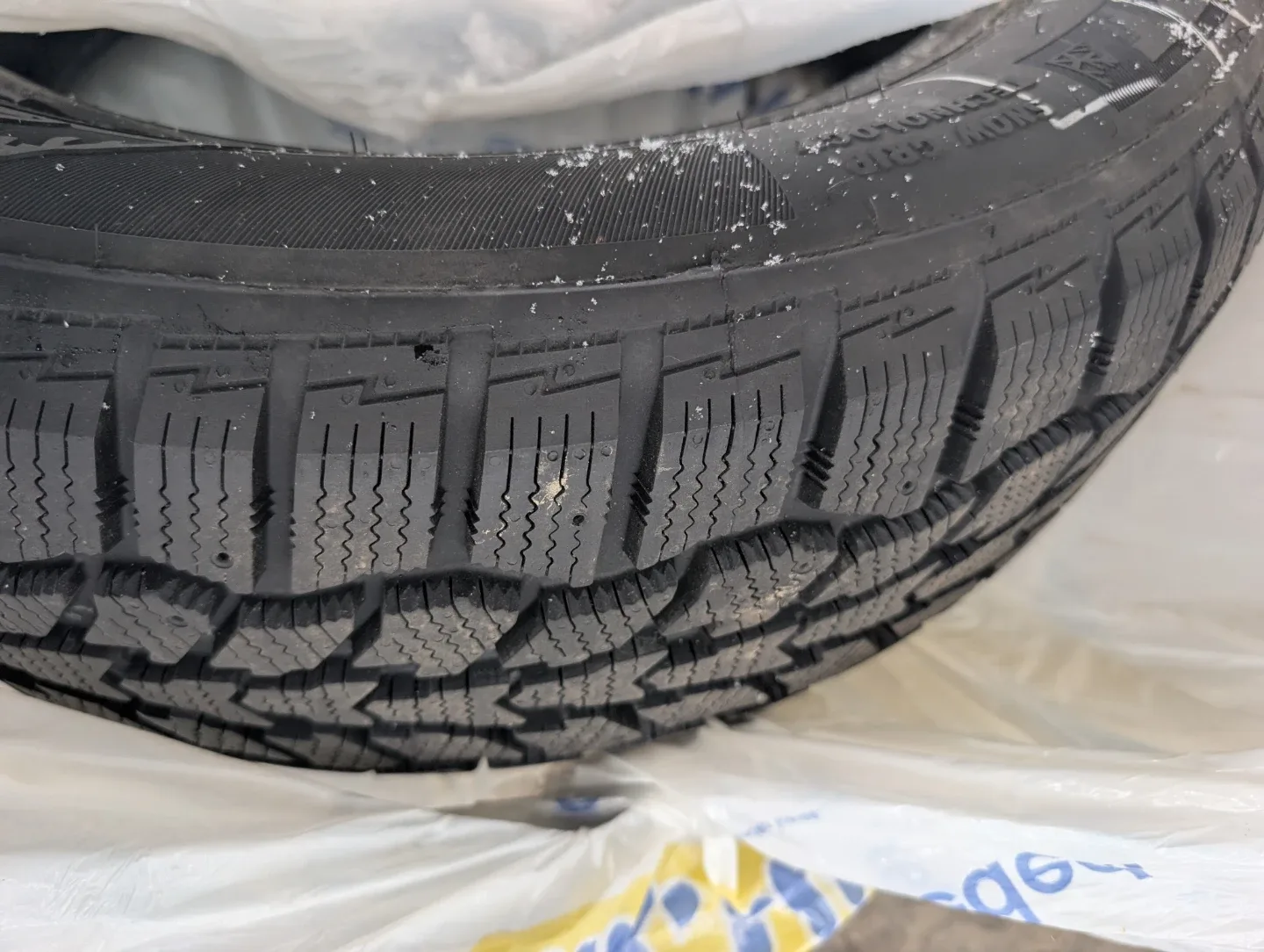 Full set Hercules Avalanche X-Treme winter Tire 225/60R17 image indicator(8)