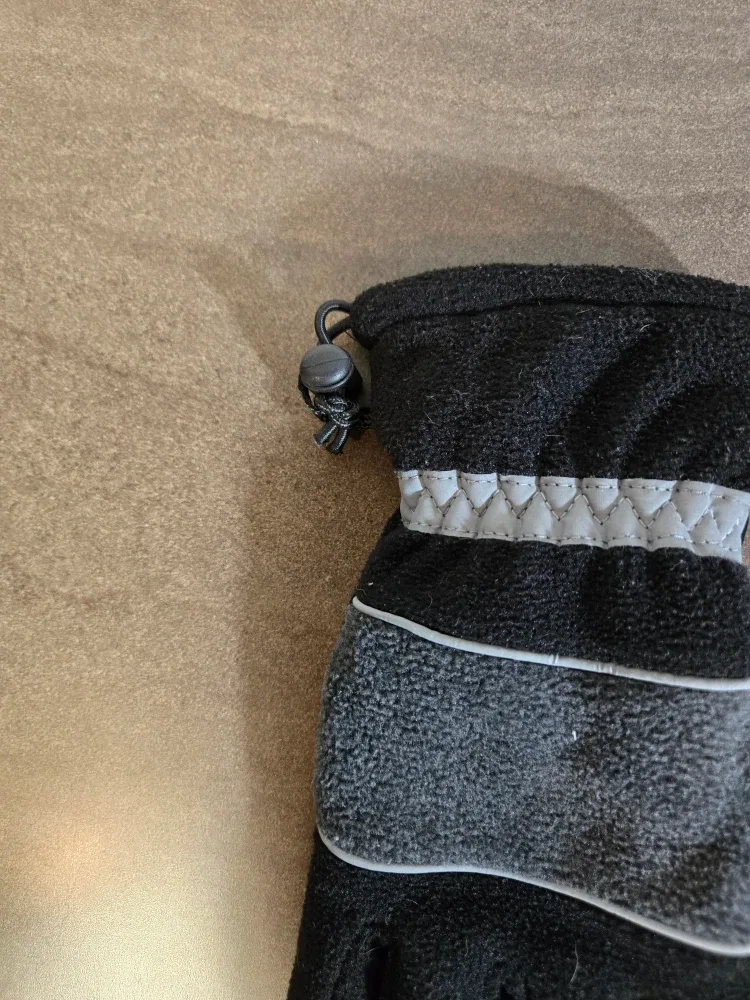 Thinsulate Black Gloves image indicator(4)