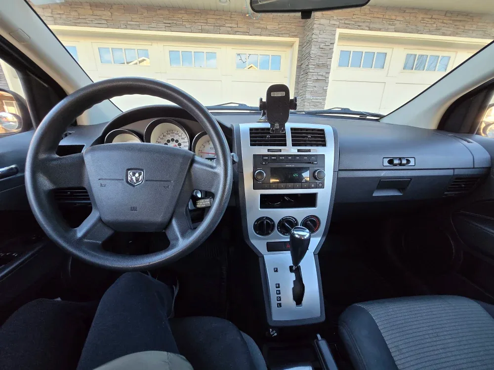 Dodge Caliber - Black image indicator(5)