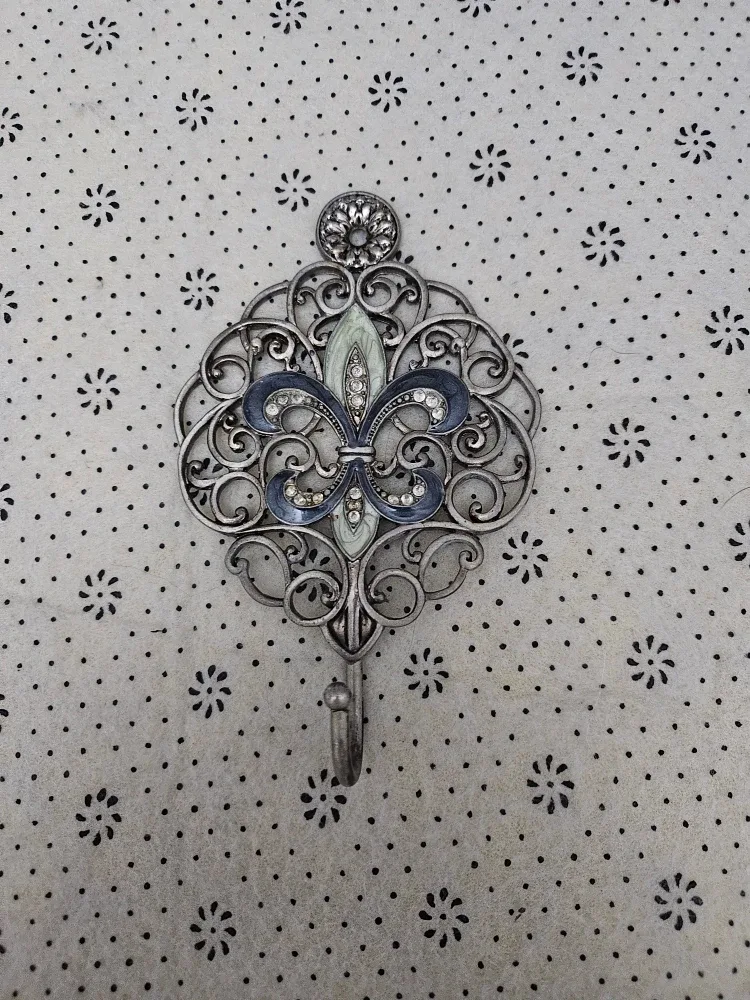 Fleur-de-lis Decorative Wall Hook thumbnail