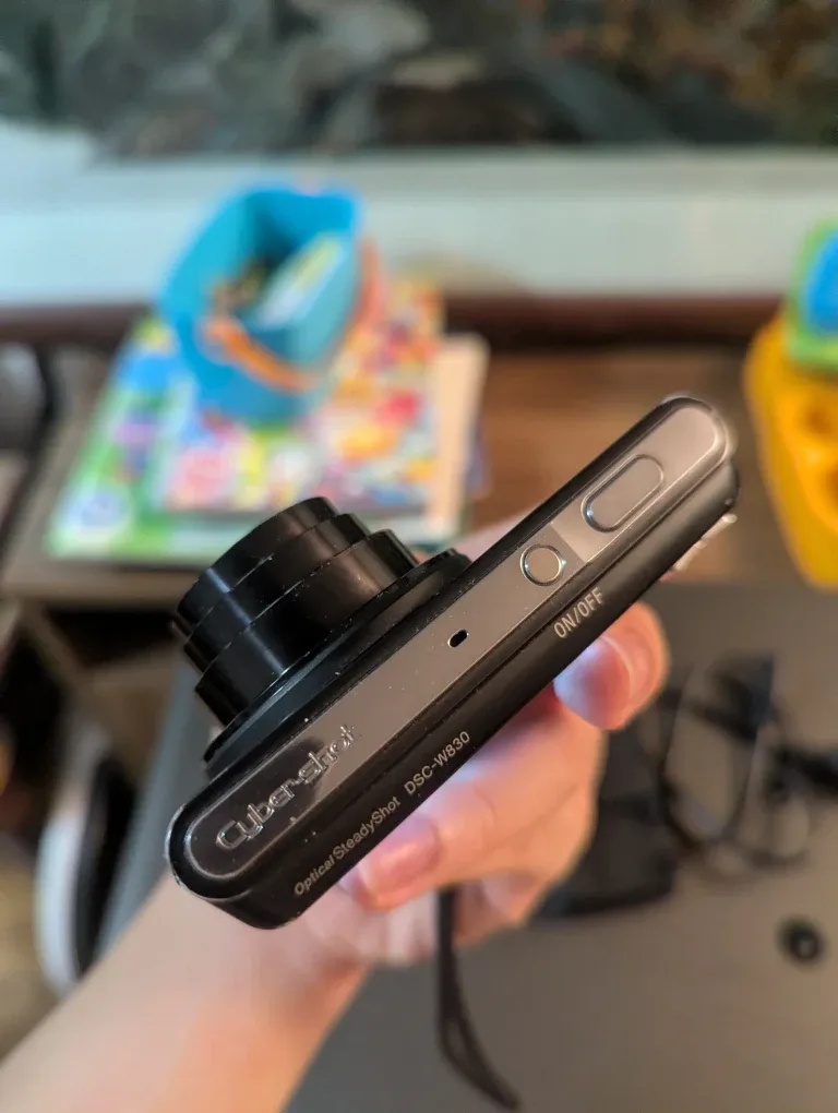 Sony Cyber-Shot DSC-W830 20.1MP Digital Camera (USED) image indicator(7)