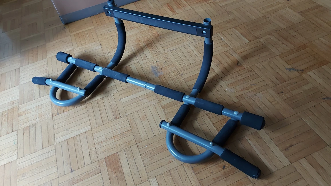 Pull Up Bar