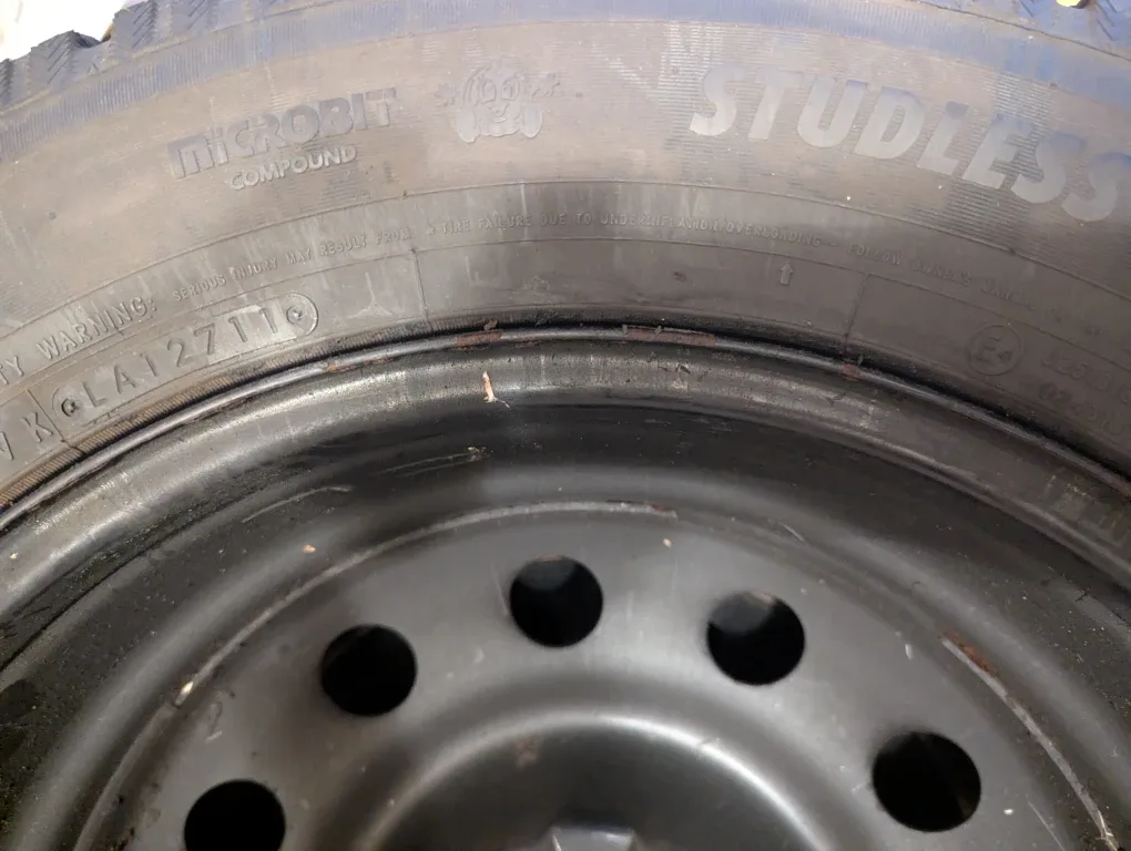 Set of 4 Toyo Winter Tires on rim image indicator(7)