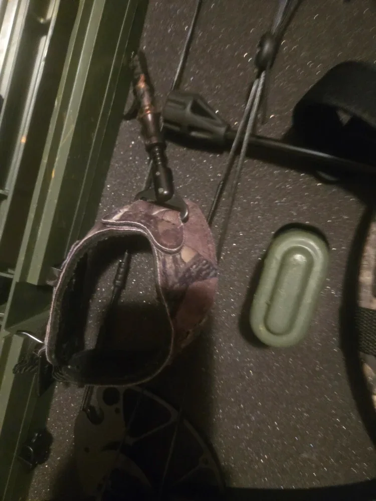 PSE Uprising Compound Bow with Arrows and Case image indicator(2)