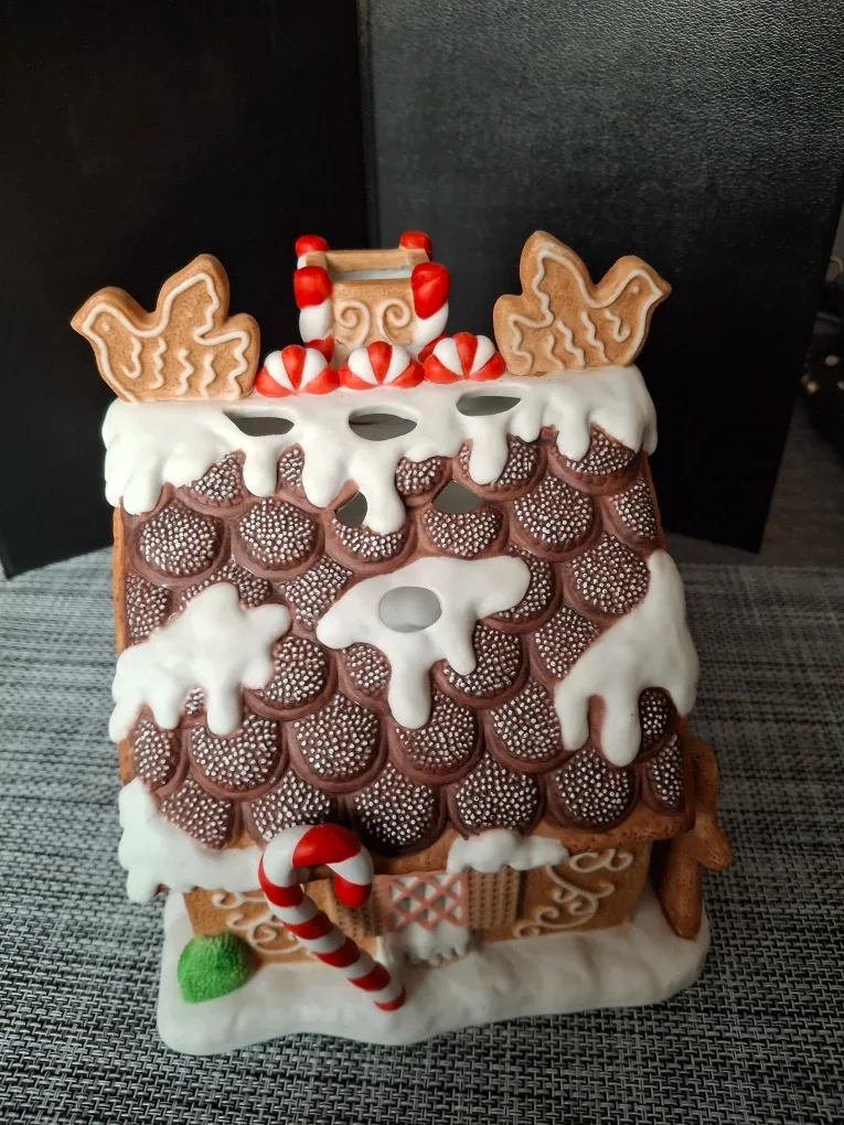 Gingerbread House Ceramic Candle Holder image indicator(2)