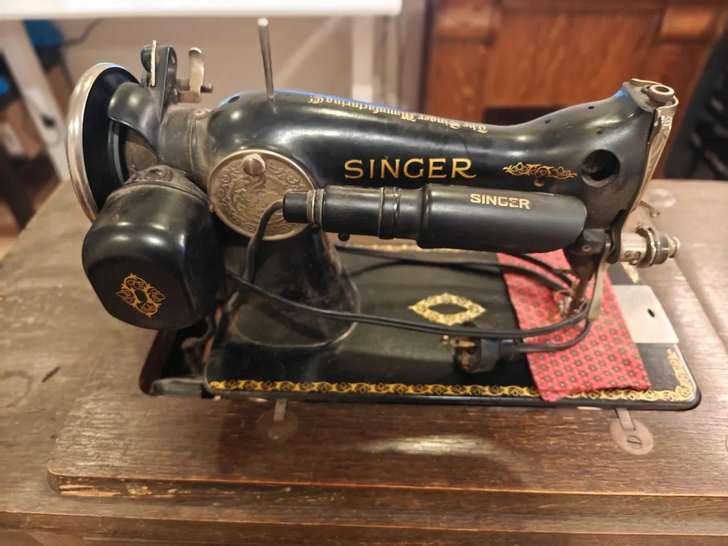 Vintage Singer Sewing Machine with Cabinet image indicator(2)