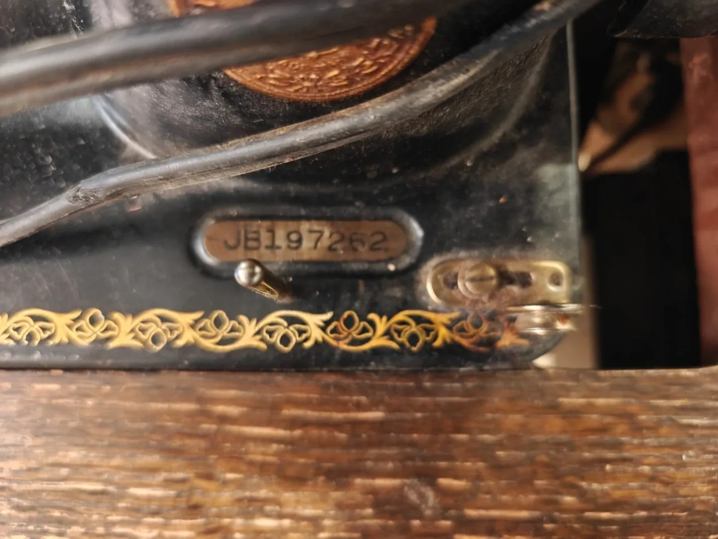 Vintage Singer Sewing Machine with Cabinet image indicator(5)