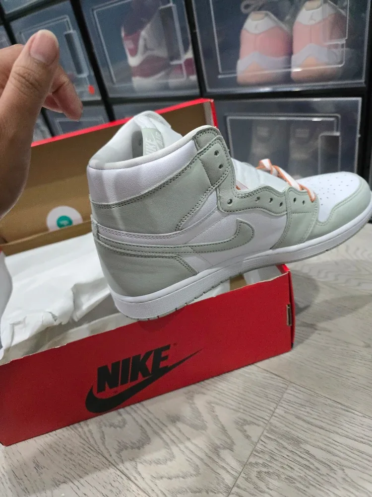 Nike Air Jordan 1 High OG Seafoam (Wmns) US 11.5 Men (10) image indicator(2)