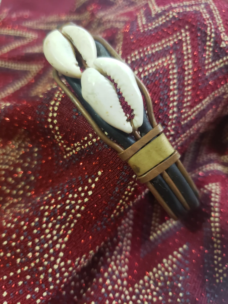 Handmade Cowrie Shell Bracelet - photo 2