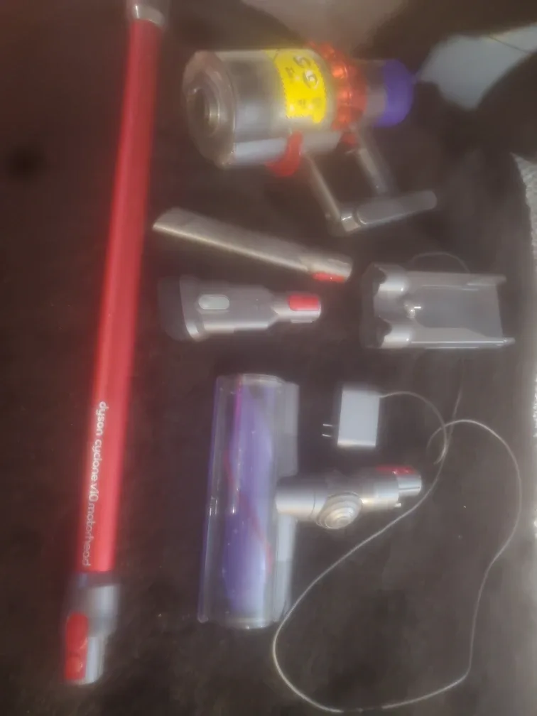 Dyson Cyclone V10 Motorhead Vacuum image indicator(2)